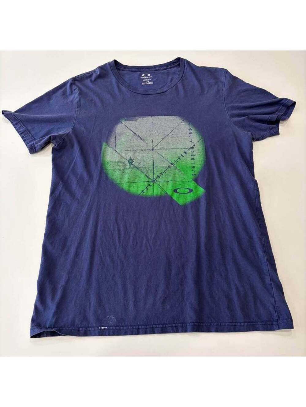 Mens Large Vintage Y2K Oakley t-shirt
